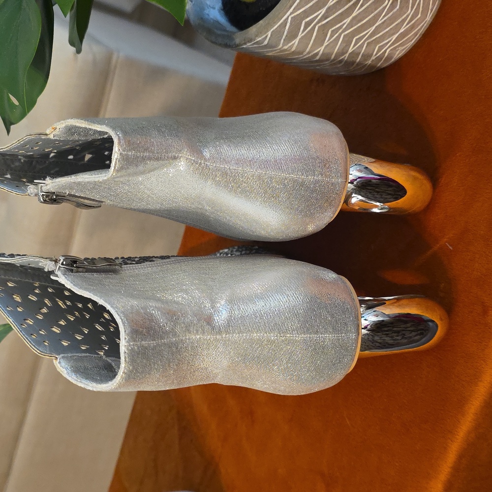 NWY LADY COUTOURE  Silver Ankle Boots with Geometric Heel - Picture 3 of 9